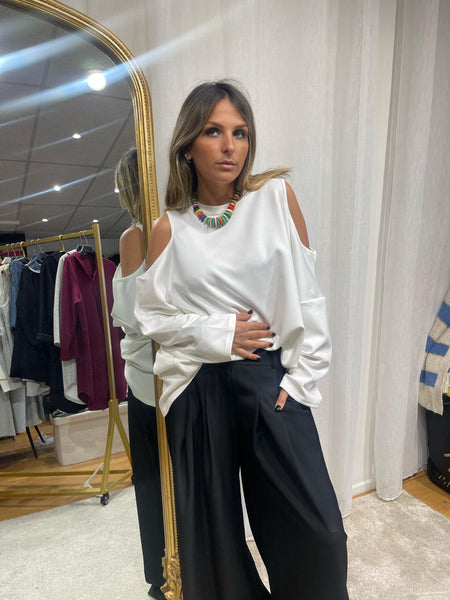 pull deux épaules dénudées