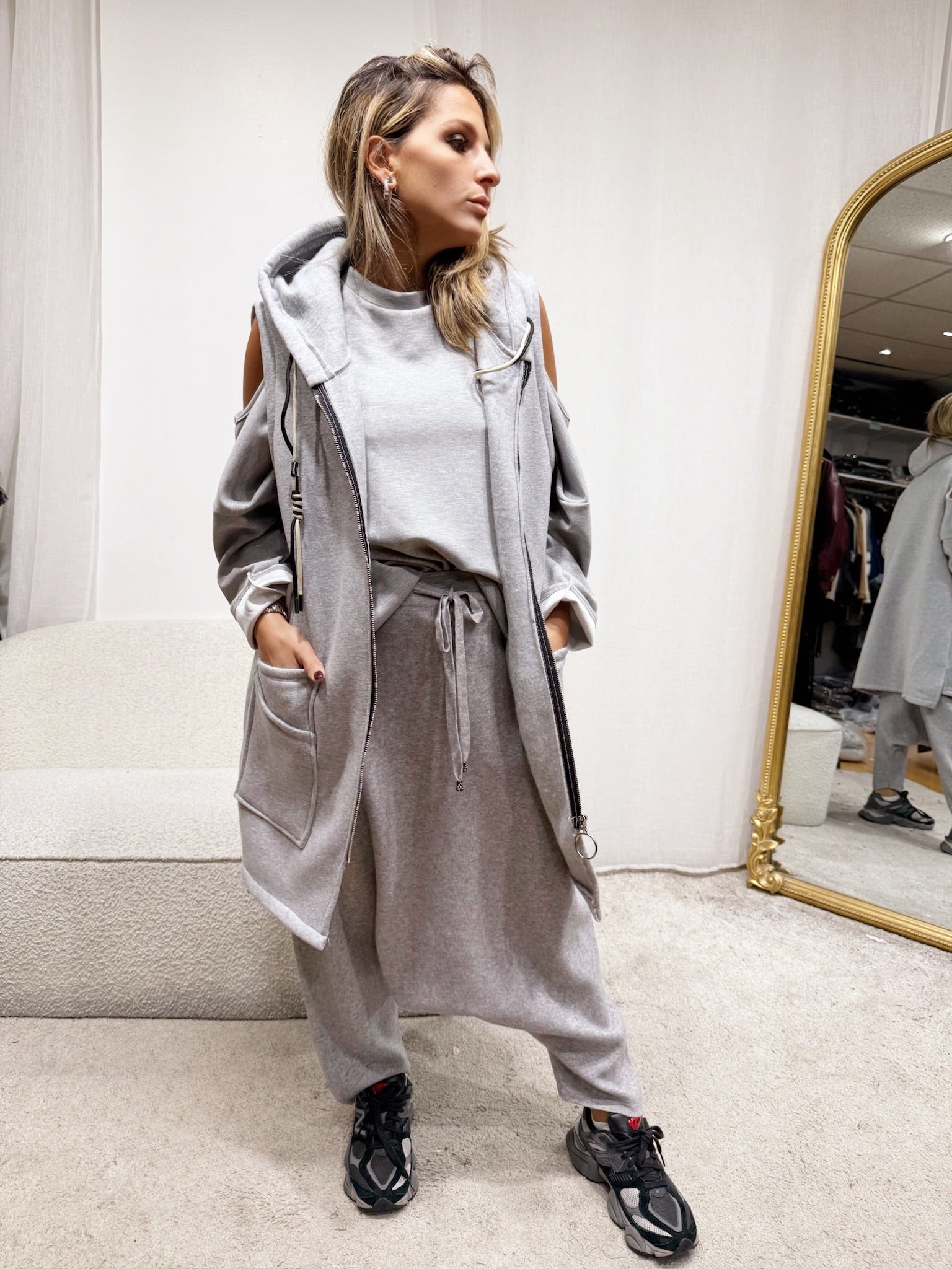 Veste sans manche à capuche